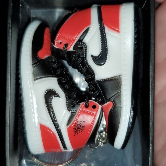 Custom Nike Shoe Keychains set of 2 shoes. (1 pair.) ❤️🖤 - Picture 2 of 16